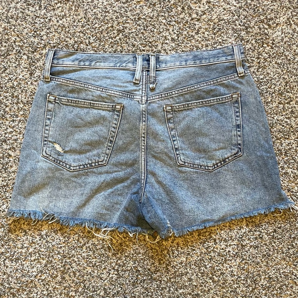 Free People/We The Free Denim Blue Distressed Cutoff Women Shorts Size 31 - Picture 4 of 5